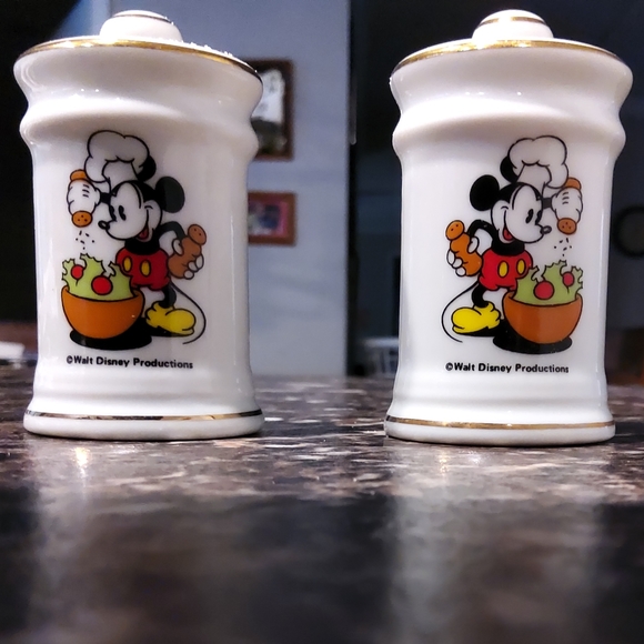VTG 80s Disney World gold trim shaker set - Picture 5 of 5